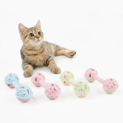 Chat avec 4 hochets