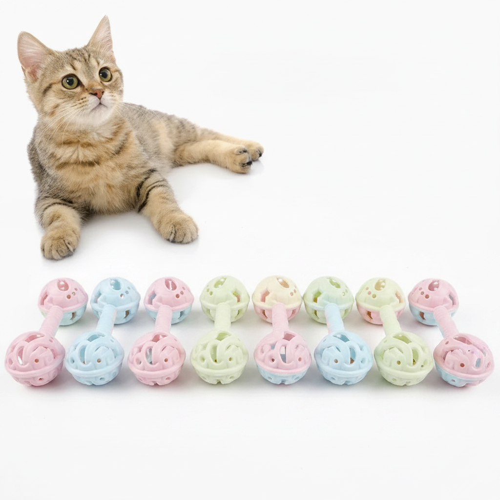 Chat avec 8 hochets