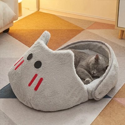 chat gris dort dans Panier Chat gris dans chambre