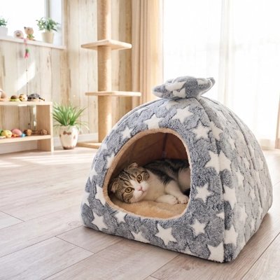 chat se repose dans Maison pour chat gris étoilé