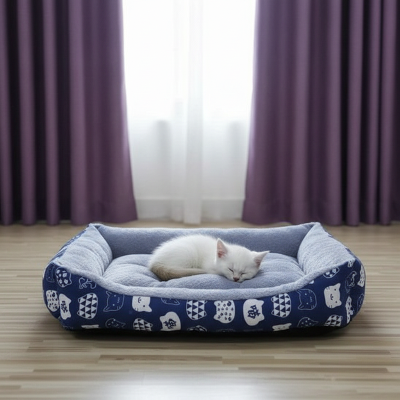 Coussin chat rideaux violets