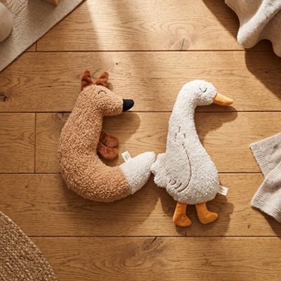 Jeu pour Chat peluche renard et canard sur le sol