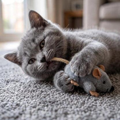 Jouet Chat souris grise la queue dans la gueule du chat