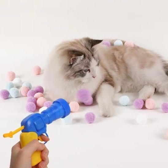 Jouet pour chat pistolet à pompons et balles| Interactif - Chatjoue