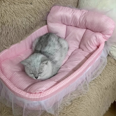 lit de princesse pour chat de couleur rose vichy