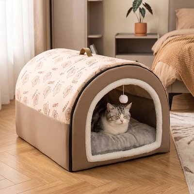 Maison pour chat dans chambre chat dort