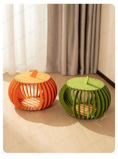 maison pour chaton en forme de citrouille 