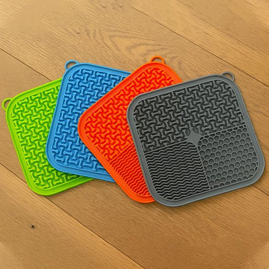 Tapis de léchage existe en 4 couleurs