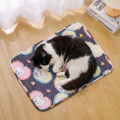 Tapis rafraichissant Chat avec des motifs cœur 